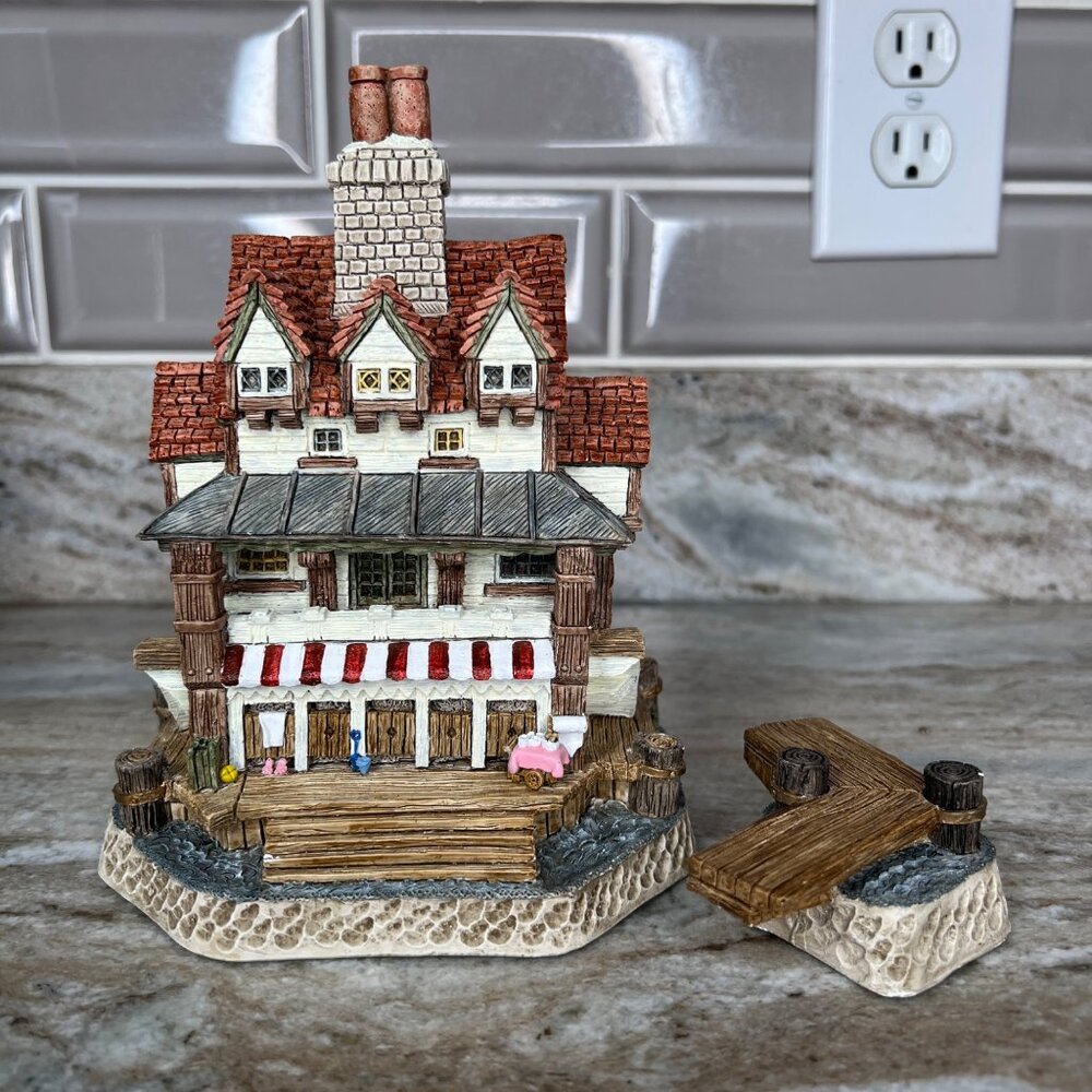 David Winter Cottages Seaside Boardwalk Lodgings and Sea Bathing & Dock w/COA